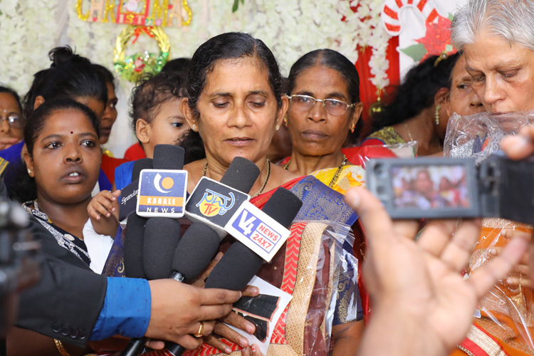 Grace Ministry, Bro Andrew Richard & family helped the poor and needy families on the occasion of New Year Eve by distributing Sarees, Grocery & Food in Mangalore. 